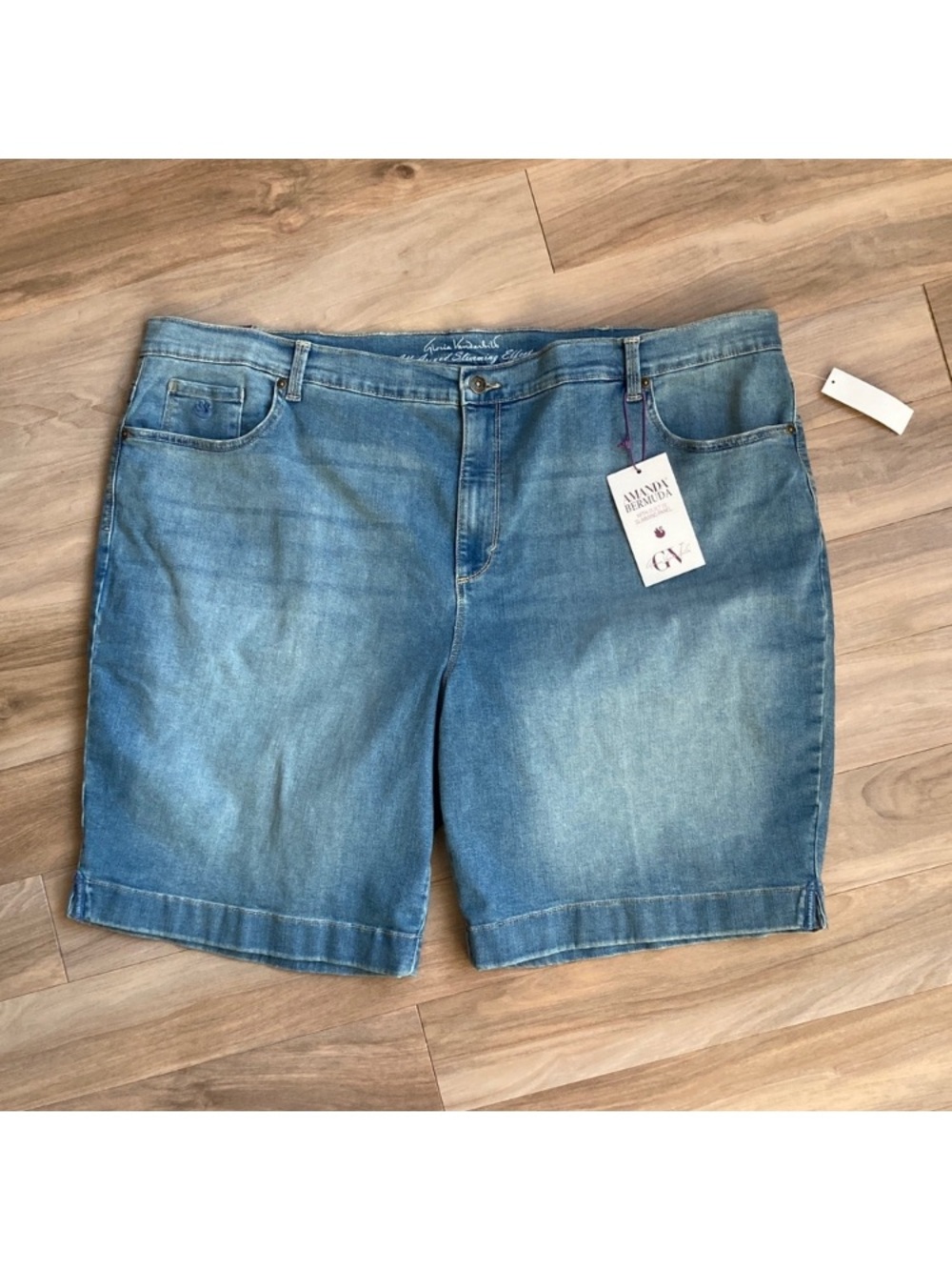 Gloria Vanderbilt Amanda Bermuda jean short flawless stretch classic rise 24W